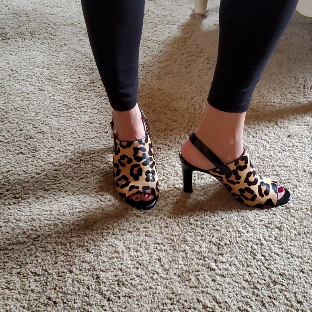 COPY - Anne Klein leapard fur heels. - Picture 4 of 5